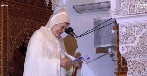 وعكة صحية مفاجئةلإمام أثناء إلقاء خطبة الجمعة