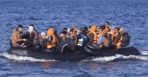 بسبب مكالمة هاتفية … مهاجرون سريون ينجون من الغرق قبالة طنطان