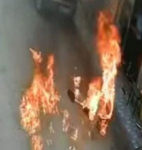 النيابة العامة تفتح تحقيقا في حادث إضرام النار عمدا في جسد شخص