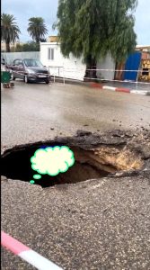 ظهور حفرة عميقة وسط الطريق بمدينة آسفي