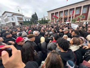 المحامون المغاربة في وقفة وطنية حاشدة بالرباط.