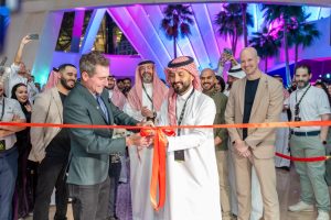 جولف السعودية تعلن افتتاح « فايف آيرون جولف » في الرياض