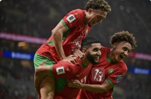 المغرب يكتب فصلاً جديداً من المجد… وأسود الأطلس يعبرون إلى ربع نهائي العالم بعزيمة الأبطال ورعاية ملكية سامية