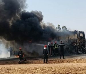 احتراق حافلة ركاب بالكامل بالطريق الجهوية 114 بتارودانت.. والألطاف الإلهية تحول دون وقوع ضحايا