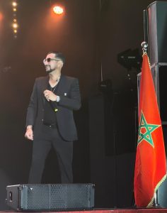 عبد الله الداودي يشعل منصة المضيق في سهرة جماهيرية استثنائية ضمن مهرجان الشواطئ بحضور أزيد من 200 ألف متفرج
