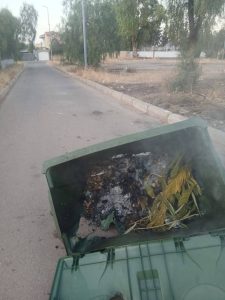 تخريب وحرق حاويات النظافة بخريبكة.. سلوك يضر بالمدينة ويستنزف المال العام