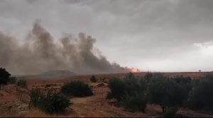 حرق الازبال بمطرح وادي زم.. معاناة مستمرة ودخان يخنق الساكنة