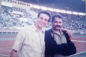 محمد منبي.. قيدوم المصورين الصحفيين يصارع المرض في صمت.. ونداء إلى أسرة الإعلام للوقوف إلى جانبه